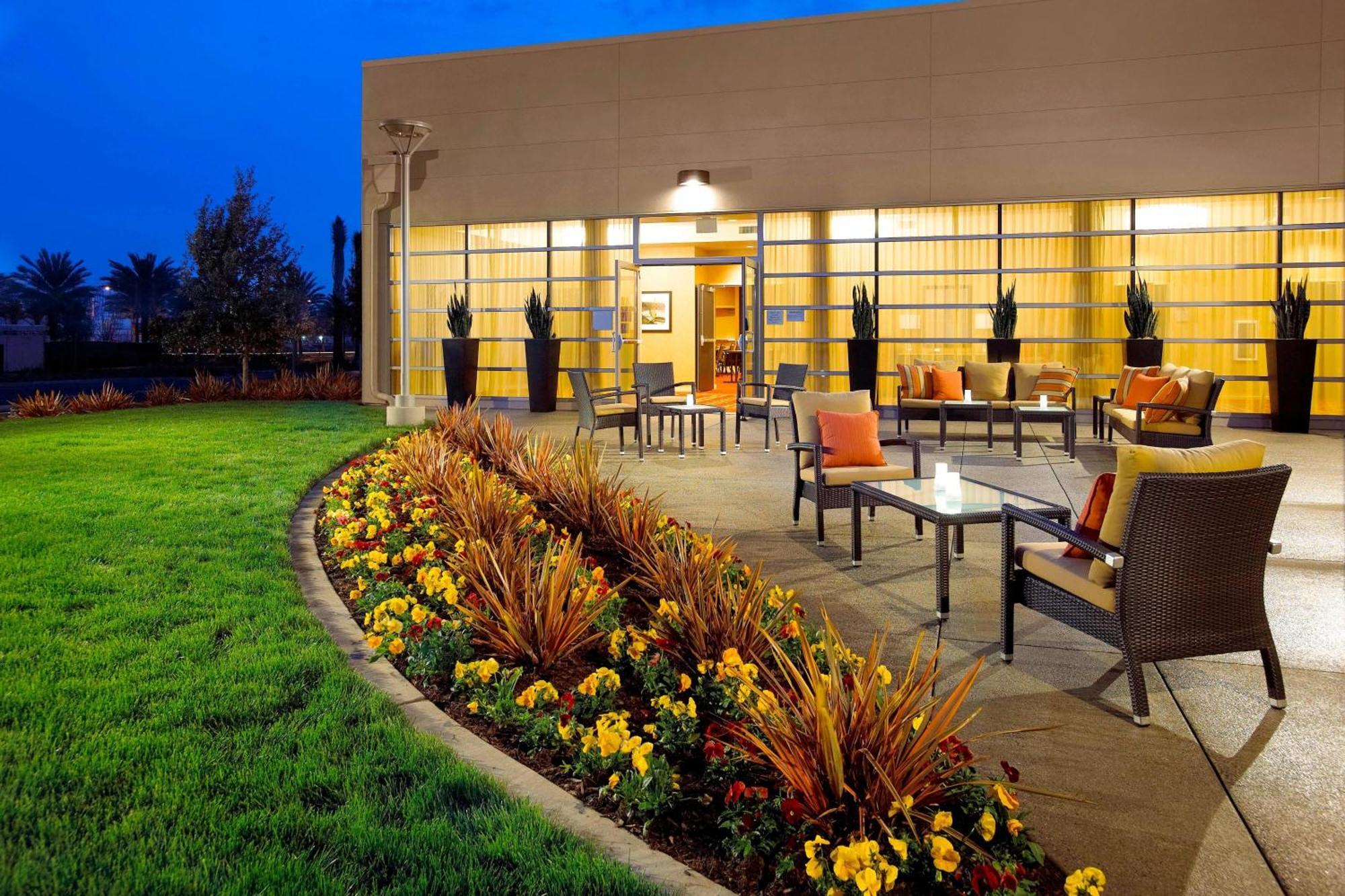 Courtyard Long Beach Airport Exterior foto